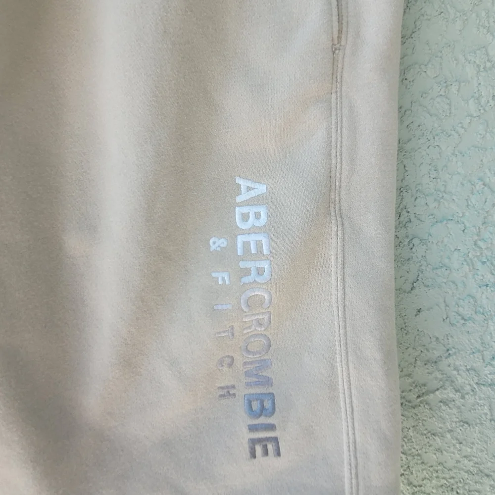 Abercrombie & Fitch Gray Soft Fleece Shorts - Picture 2 of 8